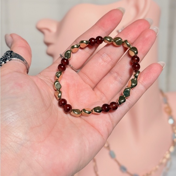 The Unbranded Brand Jewelry - ⚜️ Elegant Gold and Brown Beaded Bracelet